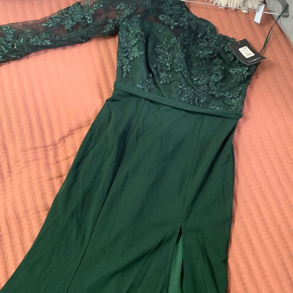 Fashion Nova Dresses & Skirts - Emerald Green Fashion Nova Lace Maxi Dress, Size Small